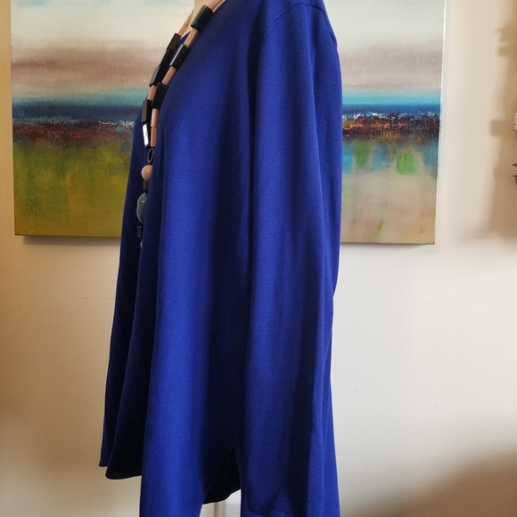 T Tahari Solid Monochrome Long-Sleeve Tops (2 Color Options) - Picture 5 of 10